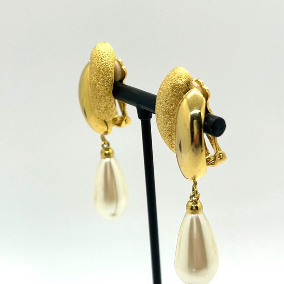 Vintage Faux Pearl Teardrop Earrings Marvella Gold-Tone Clip-On Elegant Bridal - Picture 3 of 12